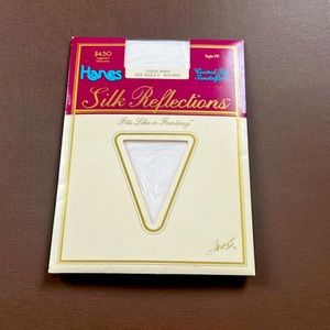 Vintage Hanes Silky Reflections Control Top Sandalfoot Pantyhose Size E-F White